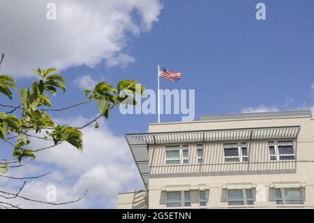 BERLIN/ALLEMAGNE le 04 juillet 2017. Les Américains survolent le bâtiment American Emassay le 4 juillet à Berlain Allemagne. (Photo.Francis Joseph Dean/Dea Banque D'Images