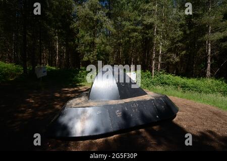 Alien Space Ship Rendlesham Forest UFO soupirant à la station RAF Woodbridge USAF Suffolk Angleterre Royaume-Uni bois effrayant feux trouvés étrangers Banque D'Images