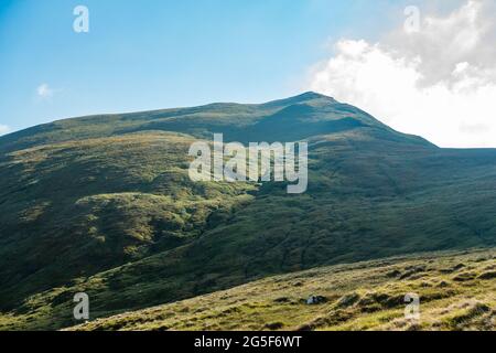 La montagne munro de Meall Corranaich, qui fait partie de la chaîne Ben Lawers en Écosse Banque D'Images