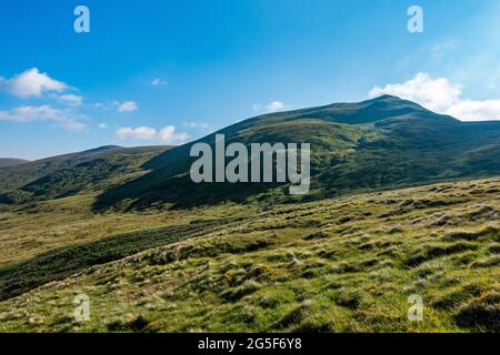 La montagne munro de Meall Corranaich, qui fait partie de la chaîne Ben Lawers en Écosse Banque D'Images