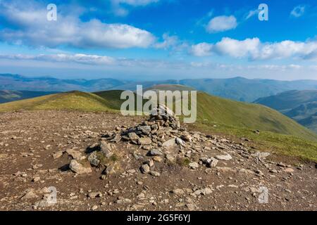 Le sommet de la montagne munro de Meall Corranaich, qui fait partie de la chaîne Ben Lawers en Écosse Banque D'Images