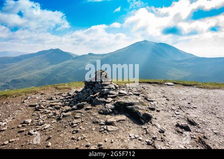 Le sommet de la montagne munro de Meall Corranaich, qui fait partie de la chaîne Ben Lawers en Écosse. Ben Lawers est visible en arrière-plan Banque D'Images