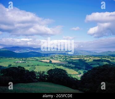 Matin d'été la vallée de Conwy vue depuis les collines au-dessus du village d'Eglwysbach Conwy Snowdonia Nord du pays de Galles Banque D'Images