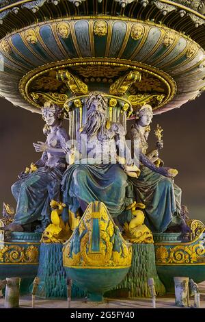 La fontaine des Fontaines de la Concorde la nuit sur la place du Tertre, Paris, France Banque D'Images