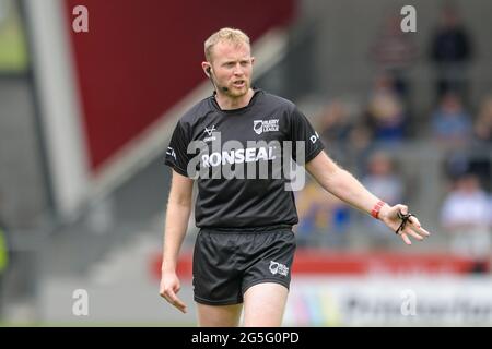 Eccles, Royaume-Uni. 27 juin 2021. Arbitre Robert Hicks en action pendant le match à Eccles, Royaume-Uni, le 6/27/2021. (Photo de Simon Whitehead/News Images/Sipa USA) crédit: SIPA USA/Alay Live News Banque D'Images