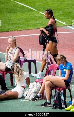 L'athlète belge Nafissatou 'Nafi' Thiam photographié en action lors de l'épreuve de saut en hauteur, aux championnats d'athlétisme belges, dimanche 27 juin 2021 à Banque D'Images