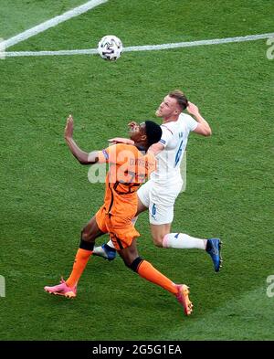 Denzel Dumfries aux pays-Bas et Tomas Kalas en République tchèque lors du match de l'UEFA Euro 2020 de 16 qui s'est tenu à l'arène de Puskas à Budapest, en Hongrie. Date de la photo: Dimanche 27 juin 2021. Banque D'Images