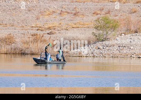 Nevada, le 4 MARS 2021 - des gens qui chantent dans l'aire de loisirs nationale du lac Mead Banque D'Images