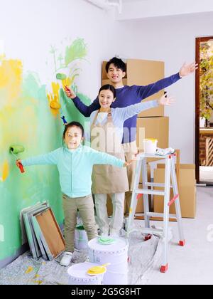 Une famille heureuse de trois murs de peinture photo de haute qualité Banque D'Images