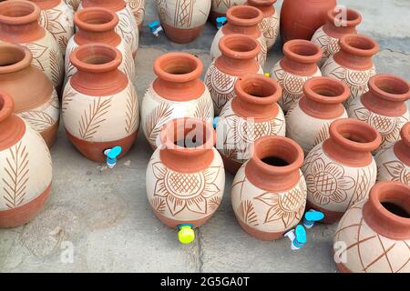 Pots d'argile indiens traditionnels pour l'eau Banque D'Images