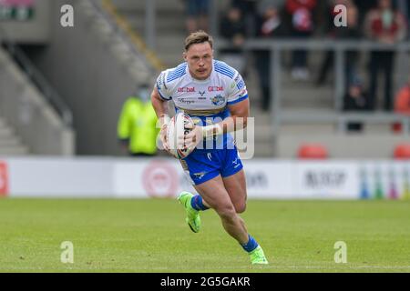 Eccles, Royaume-Uni. 27 juin 2021. James Donaldson (25) de Leeds Rhinos avance avec le ballon à Eccles, au Royaume-Uni, le 6/27/2021. (Photo de Simon Whitehead/News Images/Sipa USA) crédit: SIPA USA/Alay Live News Banque D'Images