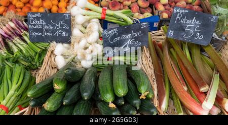 quelques légumes sur le marché français Banque D'Images