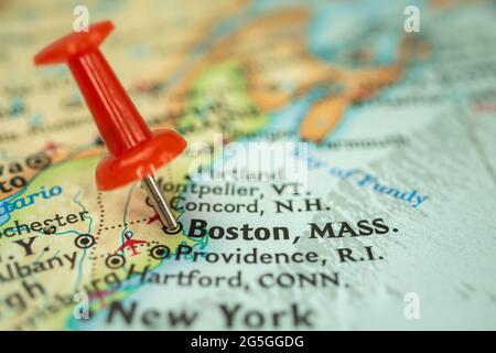 Emplacement ville de Boston dans le Massachusetts, carte avec punaise rouge pointant vers le haut, USA, Etats-Unis d'Amérique Banque D'Images