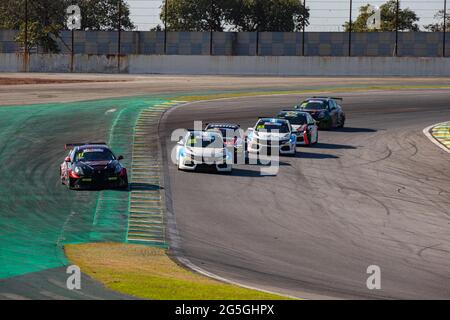 Sao Paulo, Sao Paulo, Brésil. 27 juin 2021. Pilotes en action pendant la 1ère étape du championnat 2021 de l'Amérique du Sud de TCR, sur le circuit d'Interlagos à Sao Paulo, Brésil, ce dimanche (26) crédit: Paulo Lopes/ZUMA Wire/Alay Live News Banque D'Images