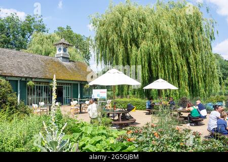 Terrasse du jardin au Boathouse Cafe, Regent's Park, City of Westminster, Greater London, Angleterre, Royaume-Uni Banque D'Images