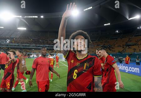 Axel Witsel, de Belgique, célèbre après avoir remporté le tour de 16 du championnat européen Euro 2020 entre l'équipe nationale belge de football Re Banque D'Images