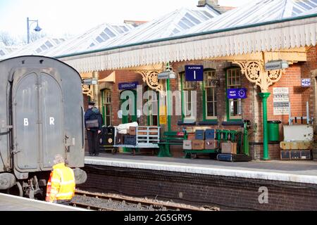 Gare de Sheringham sur la ligne de chemin de fer North Norfolk sur la côte nord de Norfolk, Angleterre. Image prise en avril 2021 Banque D'Images