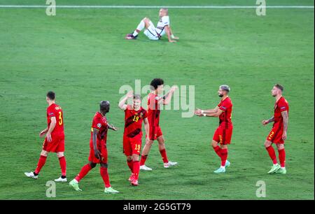 Séville, Espagne. 27 juin 2021. Football: Championnat d'Europe, finale, ronde de 16, Belgique - Portugal au stade de la Cartuja. Les joueurs belges applaudissent après le coup de sifflet final. Credit: Cezaro de Luca/dpa/Alay Live News Banque D'Images