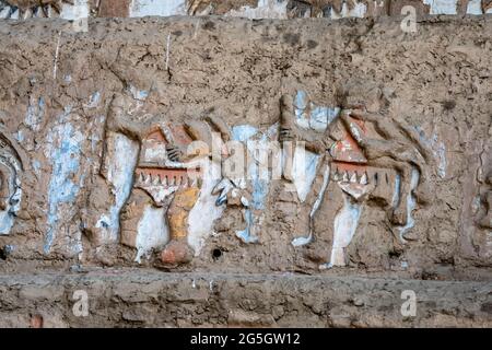 Les temples du Soleil et de la Lune à Trujillo, au Pérou, sont un site classé au patrimoine mondial de l'UNESCO Banque D'Images