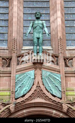 Sculpture d'Elisabeth Frenk à la cathédrale de Liverpool Banque D'Images