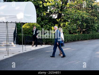 Washington, DC, États-Unis. 27 juin 2021. 27 juin 2021 - Washington, DC, États-Unis: Le président JOE BIDEN et la première dame JILL BIDEN revenant de Camp David à la Maison Blanche. Crédit : Michael Brochstein/ZUMA Wire/Alay Live News Banque D'Images