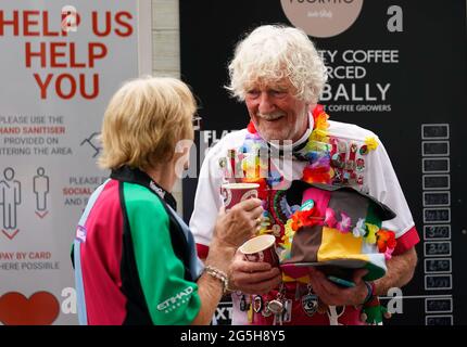 Harlequins fans avant la première finale de rugby Gallagher, Exeter Chiefs -V- Harlequins, le samedi 26 juin 2021, au stade de Twickenham, À mi-parcours Banque D'Images