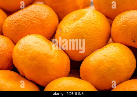 Mandarines mûres en vente Banque D'Images
