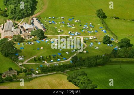 Camping et Glamping dans une ferme à l'abbaye de Bolton dans les Yorkshire Dales, près de Skipton, dans le nord de l'Angleterre, Royaume-Uni Banque D'Images