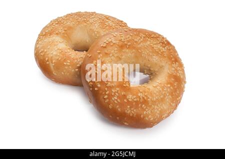 Photo studio de bagels coupés sur fond blanc Banque D'Images