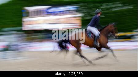 Ben MAHER (GBR) à cheval BLEU-GINGEMBRE, Longines Global Champions Tour, Grand Prix de Paris Prix de Paris pendant le Longines Paris Eiffel Jumping 2021, Longines Global Champions Tour Equestrian CSI 5 le 26 juin 2021 au champ de Mars à Paris, France - photo Christophe Bricot / DPPI Banque D'Images