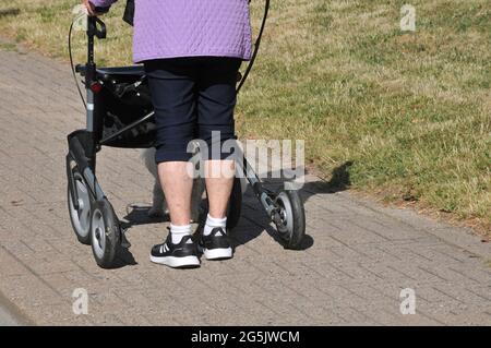 Kastrup/ Danemark. 28 juin 2021, le voyageur Femal depuis Demark hs facilite la restriction de voyage pour le voyageur étranger et domestique fromjune . (Photo..Franci Banque D'Images