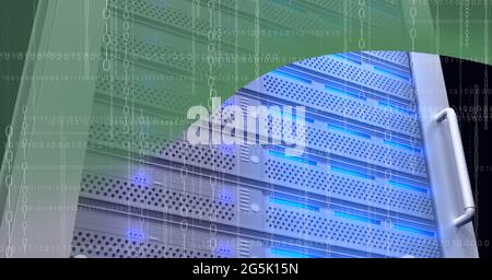 Composition du codage binaire et du traitement des données sur le serveur informatique Banque D'Images