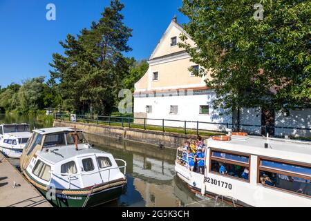 Přístav, Baťův kanál, Straznice, Slovanko, Morava, Ceska republika / port sur le canal de Bata, ville Straznice, Moravie, République Tchèque Banque D'Images