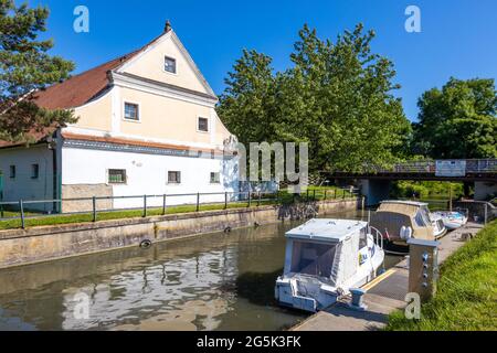 Přístav, Baťův kanál, Straznice, Slovanko, Morava, Ceska republika / port sur le canal de Bata, ville Straznice, Moravie, République Tchèque Banque D'Images