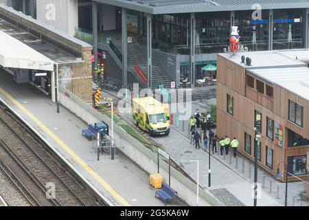 La police et les services d'urgence vus d'en haut en action à un incendie à Elephant and Castle Banque D'Images