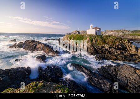 Vue panoramique de l'Eméage de Virgen Del Puerto à Valdovino, Galice, Espagne au coucher du soleil Banque D'Images