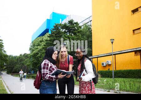 Se préparer aux examens et parler de leur cours Banque D'Images