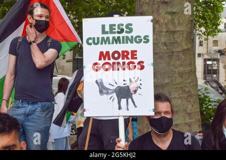 Londres, Royaume-Uni. 26 juin 2021. Manifestants sur la place du Parlement. Plusieurs manifestations ont eu lieu dans la capitale, car les hommes pro-palestiniens, les vies noires comptent, tuent le projet de loi, la rébellion d'extinction, Des manifestants anti-conservateurs et divers autres groupes ont défilé dans le centre de Londres. Banque D'Images