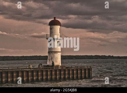 Montréal,Québec,Canada,le 23 juin 2021.le front de la tempête se déplace vers l'intérieur des terres.:Mario Beauregard/Alamy News Banque D'Images