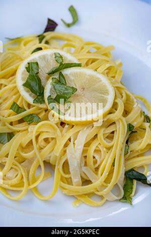 Spaghetti al Limon, spaghetti au citron, pâtes alimentaires, plats, Italie, Europe Banque D'Images