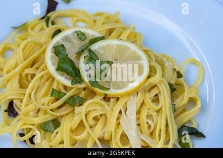 Spaghetti al Limon, spaghetti au citron, pâtes alimentaires, plats, Italie, Europe Banque D'Images