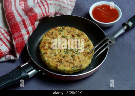 Succédanés de viande, hamburger de légumes dans une poêle, imitation de viande, Allemagne, Europe Banque D'Images