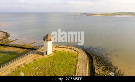 Tour de phare de Brightlingsea au coucher du soleil avec une journée spéciale de bord de mer à la lumière étonnante, Essex, Angleterre, Royaume-Uni Banque D'Images