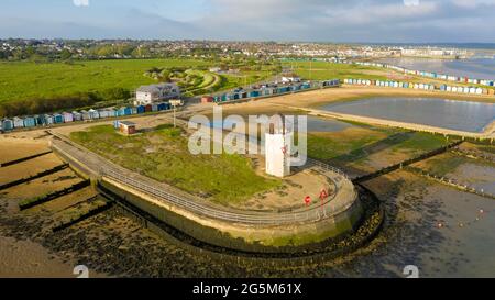 Tour de phare de Brightlingsea au coucher du soleil avec une journée spéciale de bord de mer à la lumière étonnante, Essex, Angleterre, Royaume-Uni Banque D'Images