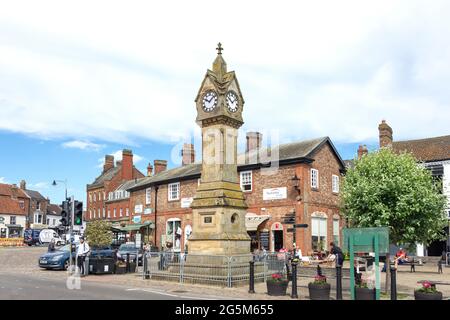 Tour de l'horloge, place du marché, Thirsk, North Yorkshire, Angleterre, Royaume-Uni Banque D'Images