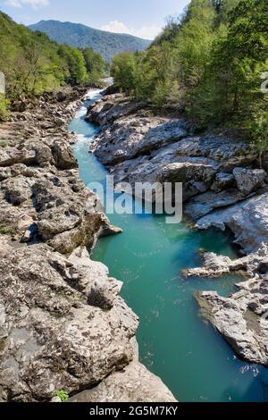 Rivière à Guzeripl, Adygeya, Russie Banque D'Images