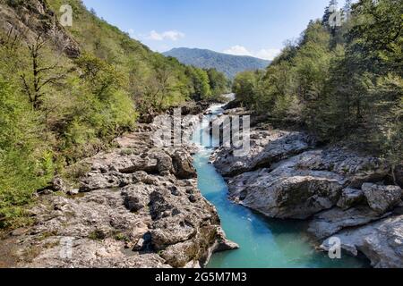 Rivière à Guzeripl, Adygeya, Russie Banque D'Images