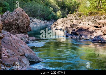 Rivière à Guzeripl, Adygeya, Russie Banque D'Images