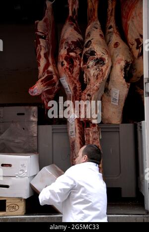 Copenhague/Danemark/ 16 septembre 2015  un homme de Mogens Nielsen Kreaturslageri livre de la viande à la célèbre boucherie danoise P.E.Butcher (Tél Banque D'Images