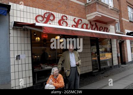 Copenhague/Danemark/ 16 septembre 2015  un homme de Mogens Nielsen Kreaturslageri livre de la viande à la célèbre boucherie danoise P.E.Butcher (Tél Banque D'Images